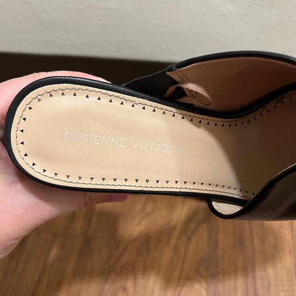 BLACK HEELS - Picture 6 of 6